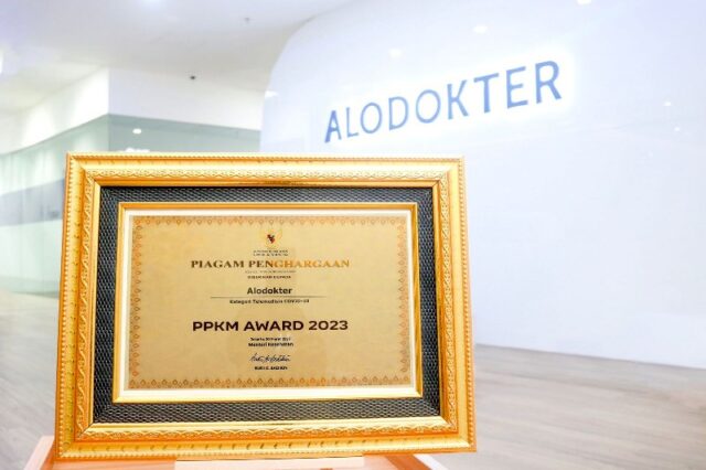 Photo-Press-Release-1-Piagam-Penghargaan-PPKM-Award-Alodokter-2023_800x533.jpg