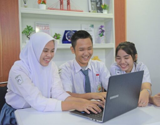 Berbekal Coding dan Programming Murid Sekolah Bisa Rancang Produk IoT Photo1-SiswadansiswipesertaSamsungInnovationCampusSICBatch4sedangmendengarkanpelatihanInnovationHackathon_copy_800x533.jpg