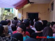 Ribuan Warga Mangkubumi Tasikmalaya Antri Berdesakan untuk Cairkan Bantuan Ribuan-Warga-Mangkubumi-Tasikmalaya-Antri-Berdesakan-untuk-Cairkan-Bantuan.jpg