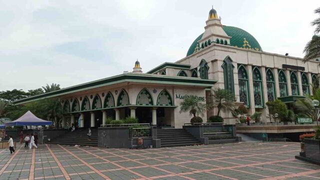 Taman-Raflesia-Ciamis-Jadi-Lokasi-Salat-Id-DKM-Masjid-Agung-Minta-Bilik-Proyek-Ditutup-Kain-Agar-Tidak-Kumuh.jpg