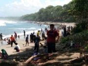 Objek Wisata Pantai Sindangkerta Tasikmalaya Diserbu Pengunjung Wisata-Pantai.jpg