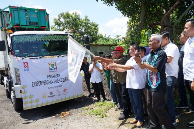 Melalui Kadin Kabupaten Subang, Bupati-Wakil Bupati Lepas Ekspor Perdana Jahe Gajah Ke Dubai UEA