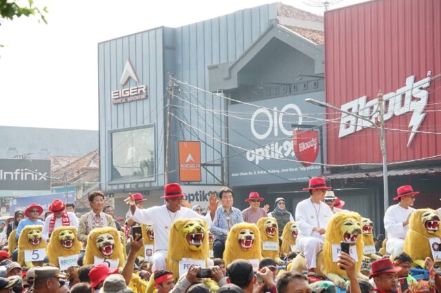 Dipadati Ribuan Masyarakat, Pawai Alegoris Hari Jadi Ke-75 Kabupaten Subang Berlangsung Meriah