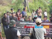 Aksi Protes Jalan Rusak di Tasikmalaya, 26 Tahun Belum Pernah Diperbaiki Pemerintah Aksi-Protes-Jalan-Rusak.jpg