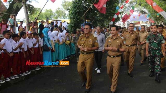 Bupati-Ciamis-Herdiat-Sunarya-membuka-Expo-Pendidikan.jpg