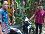 Diduga Hasil Maling, Motor Matic Dibiarkan Tergeletak di TPU Wilayah Pamarican Ciamis Diduga-Hasil-Maling-Motor-Matic-Dibiarkan-Tergeletak-di-TPU-Wilayah-Pamarican-Ciamis.jpg