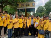 DPD Golkar Ciamis Bawa Rombongan Calegnya ke KPU Pakai Mobil Wisata Gatrik Golkar-Ciamis.jpg