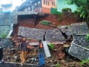 Diguyur Hujan Deras, Tembok Tebing Sekolah Dasar di Ciamis Ambruk IMG_20230504_213017_PetZnlrr0x_UNUgnb9q5k.jpeg