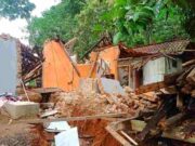 Pergeseran Tanah di Saguling Ciamis, Akhirnya Rumah Ojo Ambruk IMG_20230508_213323_xjiH77xv88_82pB66IZ5b.jpeg
