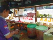 Rujak Serut dan Ulek Mang Dani yang Hits di Ciamis, Sehari Habis Ratusan Porsi IMG_20230521_170353_o0SBgwWj1b_aU6L9re70p.jpeg