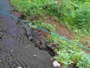 Diguyur Hujan, Jalan Penghubung Dua Kabupaten di Ciamis Amblas Jalan-Amblas.jpg