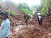 Jalan di Cisayong Tasikmalaya Tertutup Longsor, Akses Kendaraan Lumpuh Longsor-di-Cisayong-Tasikmalaya-Tutup-Jalan-Akses-Kendaraan-Lumpuh.jpg