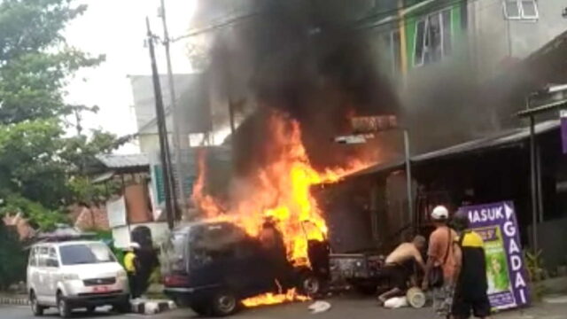 Mobil-Hangus-Terbakar-saat-Service-di-Bengkel-di-Kota-Tasikmalaya.jpg