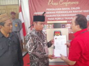 Tiga Parpol Daftarkan Bacaleg, PDIP Jalan Kaki ke KPU Pangandaran Parpol-daftarkan-bacaleg-ke-KPU-Pangandaran.jpg
