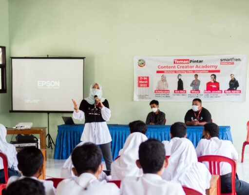 Smartfren Komitmen Lahirkan Ratusan Kreator Digital Muda ProgramTemanPintarIndonesiadariSmartfrendiBlora_copy_800x533.jpg