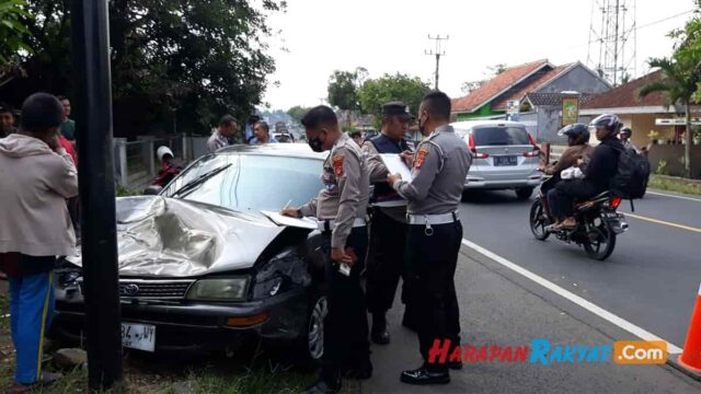 Tabrakan-Mobil-Sedan-vs-Motor-di-Cikoneng-Ciamis-3-Orang-Alami-Luka.jpg