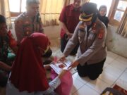 Kapolres Subang AKBP Sumarni, Jenguk Balita Pengidap Tumor Kapolres Subang AKBP Sumarni, Jenguk Balita Pengidap Tumor