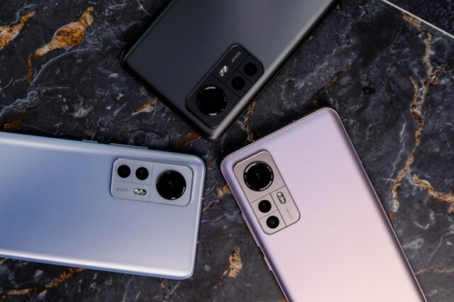 Xiaomi-12-Hadir-dalam-tiga-pilihan-warna-Purple-Blue-dan-Grey_800x533.jpg