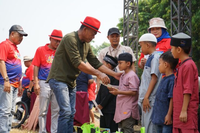 Buka Khitanan Massal Cipeundeuy, Bupati Subang Ajak Masyarakat Bergotong Royong