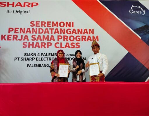 Sharp tingkatkan daya serap tenaga kerja lulusan SMK melalui program Sharp Class 032-Foto-1-Perwakilan-Sharp-Indonesia-dan-perwakilan-SMKN-4-Palembang-menunjukan-perjanjian-yang-telah-ditanda-tangani-oleh-kedu-abelah-pihak-_800x600.jpeg