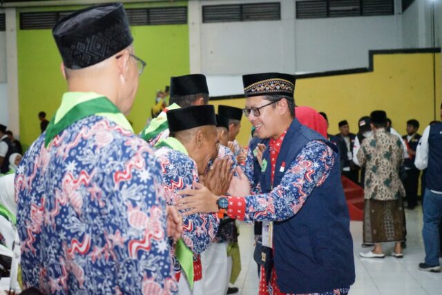 Melepas 374 Calon Jemaah Haji, Wakil Bupati Subang: Semangat Bergotong-royong Lakukan di Tanah Suci