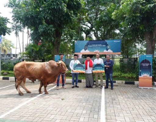Telkomsel Salurkan 720 Hewan Kurban untuk #NyalakanKebersamaan Iduladha 1444 H Bantuan-Kurban-Telkomsel_1_800x533.jpg