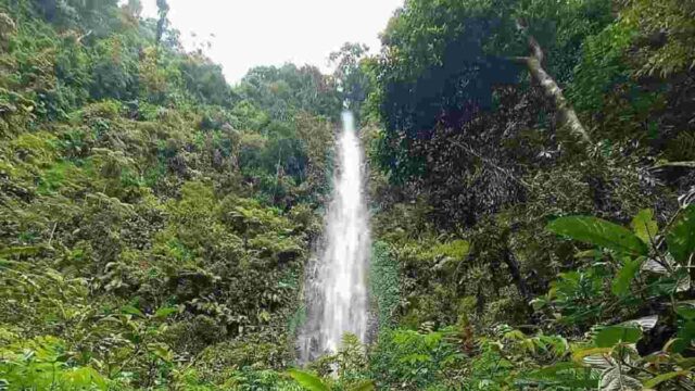 Curug-Seda-Ciamis-Wisata-Alam-Memukau-di-Jawa-Barat-3.jpg