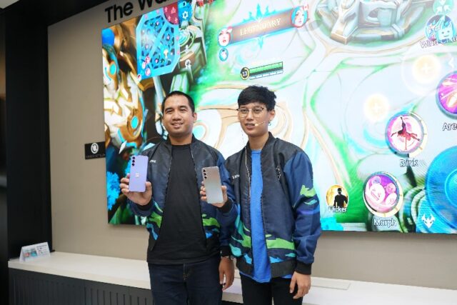 Foto2-TaufiqFurqanMXProductMarketingManagerSamsungElectronicsIndonesiadanBangdukGalaxyCoach_copy_800x534.jpg