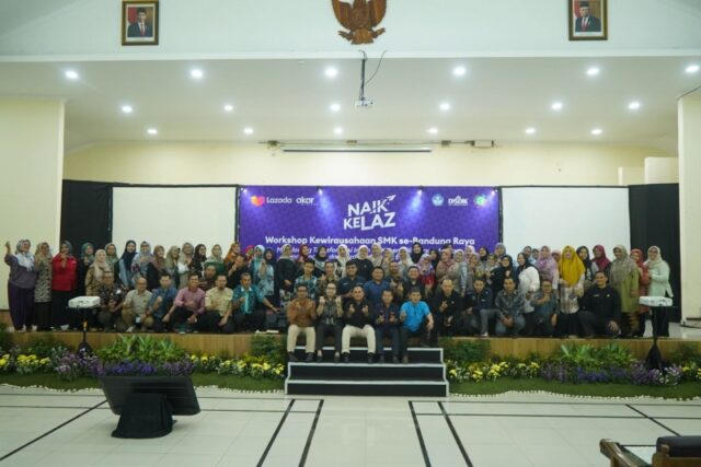 Guru-SMKN-3-Bandung-Mengikuti-Pelatihan-Training-of-Trainor-Lazada-15_06_2_800x534.jpg