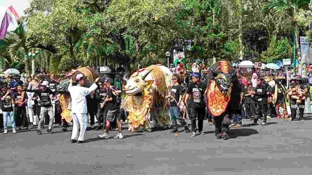 Helaran-Seni-di-Ciamis.jpg