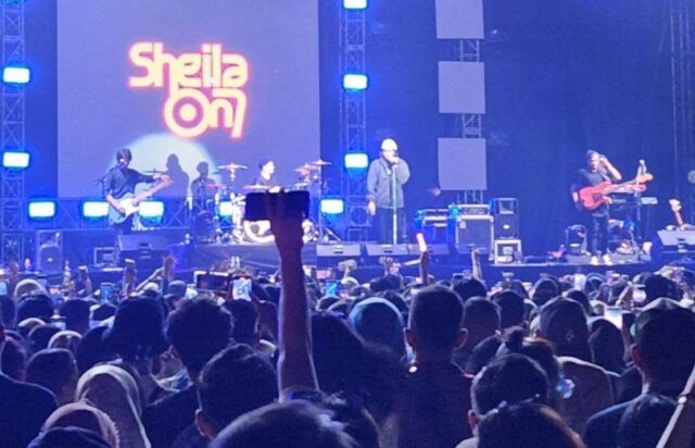 Sheila on 7 Goncang Lanud Kalijati Subang, Ribuan Fans Nyanyi Bareng