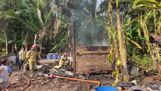 Kebakaran-Bangunan-Penggarangan-Kopra-di-Lakbok-Ciamis.jpg