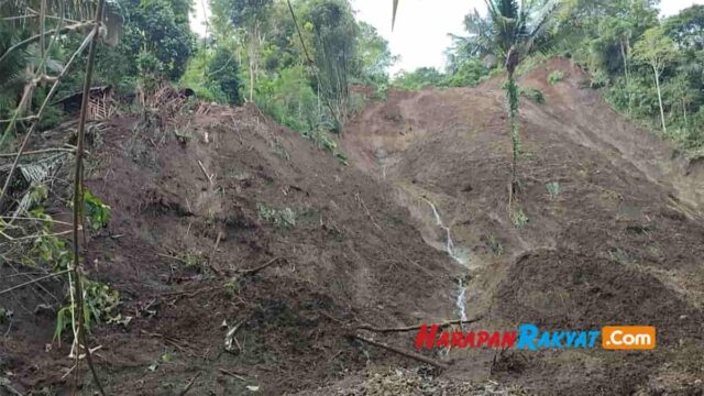 Kesaksian-Menantu-Saat-Longsor-Menerjang-Rumah-Sepasang-Lansia-di-Tasikmalaya.jpg