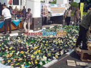 Rumah Disulap Jadi Gudang Miras di Singaparna Tasikmalaya, Polisi Amankan Ribuan Botol Miras.jpg