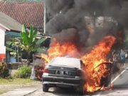 Mobil Sedan Tiba-tiba Terbakar di Jalan Raya Kalipucang Pangandaran Mobil-Sedan-Tiba-tiba-Terbakar-di-Jalan-Raya-Kalipucang-Pangandaran.jpg