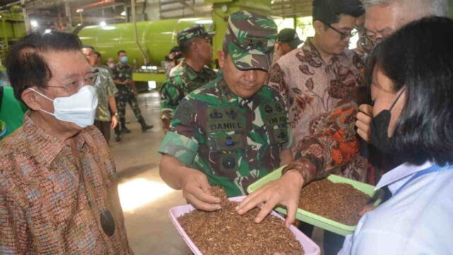 Pangdam-I-BB-Harapkan-Perusahaan-Tembakau-Putih-STTC-Serap-Banyak-Tenaga-Kerja.jpeg