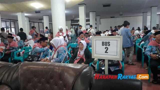 Pemkot-Banjar-Lepas-Ratusan-Calon-Jemaah-Haji-2-Orang-Gagal-Berangkat.jpg