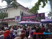 Ribuan Masyarakat Serbu Jajanan Gratis Hari Jadi Ciamis, Ada yang Pingsan Ribuan-Masyarakat-Serbu-Jajanan-Gratis-Peringatan-Hari-Jadi-Ciamis-Ada-yang-Pingsan.jpg
