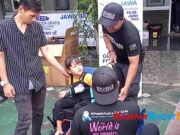 Seorang Ibu di Ciamis Bahagia, Anaknya Dapat Kursi Roda Gratis dari Global Village Foundation Seorang-Ibu-di-Ciamis-Bahagia-Anaknya-Dapat-Kursi-Roda-Gratis-dari-Global-Village-Foundation.jpg