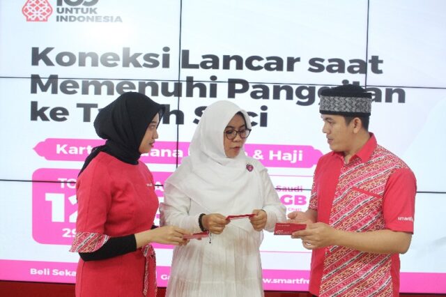 SmartfrenmeluncurkanKartuPerdanaUmrahdanHaji-1_copy_800x533.jpg