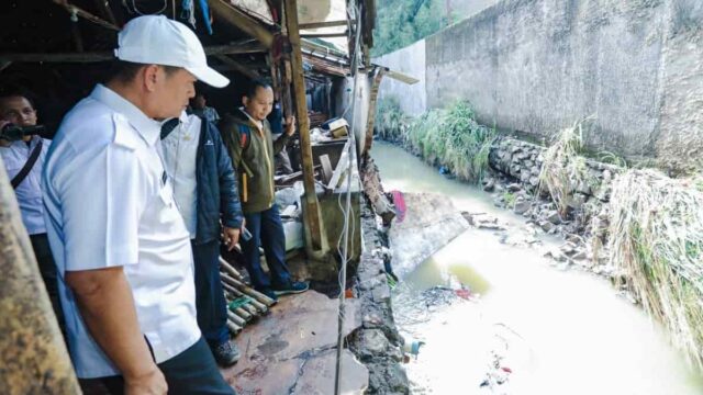 Tinjau-Kondisi-Badan-Sungai.jpeg