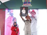 Refleksi 5 Tahun Kepemimpinan Jimat-Akur, Pos KB Serangpanjang Berikan Lukisan Ungkapan Terima Kasih kepada Bupati Subang Refleksi 5 Tahun Kepemimpinan Jimat-Akur, Pos KB Serangpanjang Berikan Lukisan Ungkapan Terima Kasih kepada Bupati Subang