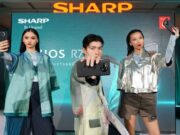 SHARP Resmi Luncurkan Smartphone AQUOS R7s di Indonesia 038-Foto7-ModelsedangmemamerkanSharpAQUOSR7s_copy_800x450.jpg