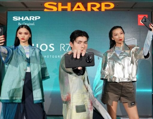 SHARP Resmi Luncurkan Smartphone AQUOS R7s di Indonesia 038-Foto7-ModelsedangmemamerkanSharpAQUOSR7s_copy_800x450.jpg