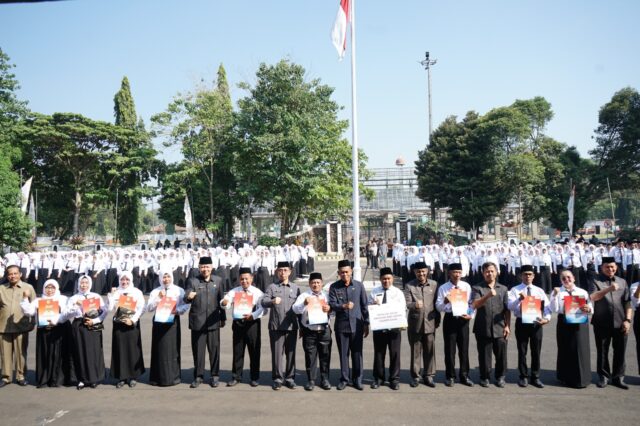 Bupati Serahkan SK 823 PPPK Guru Formasi 2022 Di Lingkungan Pemerintah Kabupaten Subang