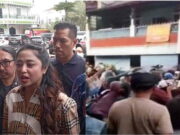 Fitnah Ketua RT Minta 100 Juta Soal Titipan Sapi Kurban, Rumah Dewi Perssik Dikepung Warga Fitnah-Ketua-RT-Minta-100-Juta-Soal-Titipan-Sapi-Kurban-Rumah-Dewi-Perssik-Dikepung-Warga.jpeg