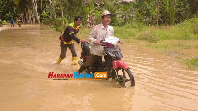 Jalan-di-Pamarican-Ciamis-Terendam-Banjir.jpg