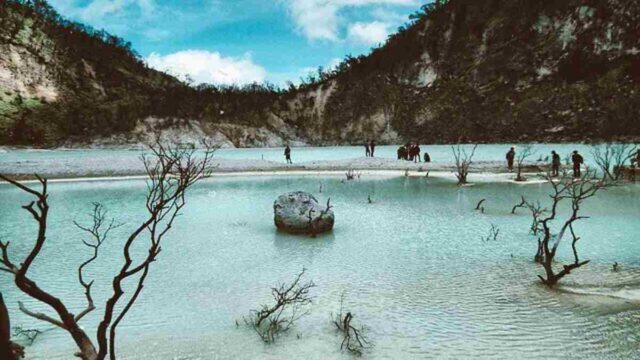 Kawah-Putih-Ciwidey-Bandung-Tawarkan-Pesona-Alam-yang-Indah-1.jpg