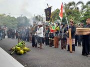 Kawargian Pulo Majeti Seba Hasil Bumi ke Pemerintah Kota Banjar Kawargian-Pulo-Majeti-Seba-Hasil-Bumi-ke-Pemerintah-Kota-Banjar.jpg