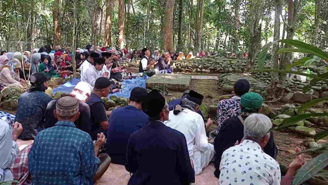 Sambut-Tahun-Baru-Islam-Sejumlah-Masyarakat-di-Linggasari-Ciamis-Gelar-Tawasulan.jpg